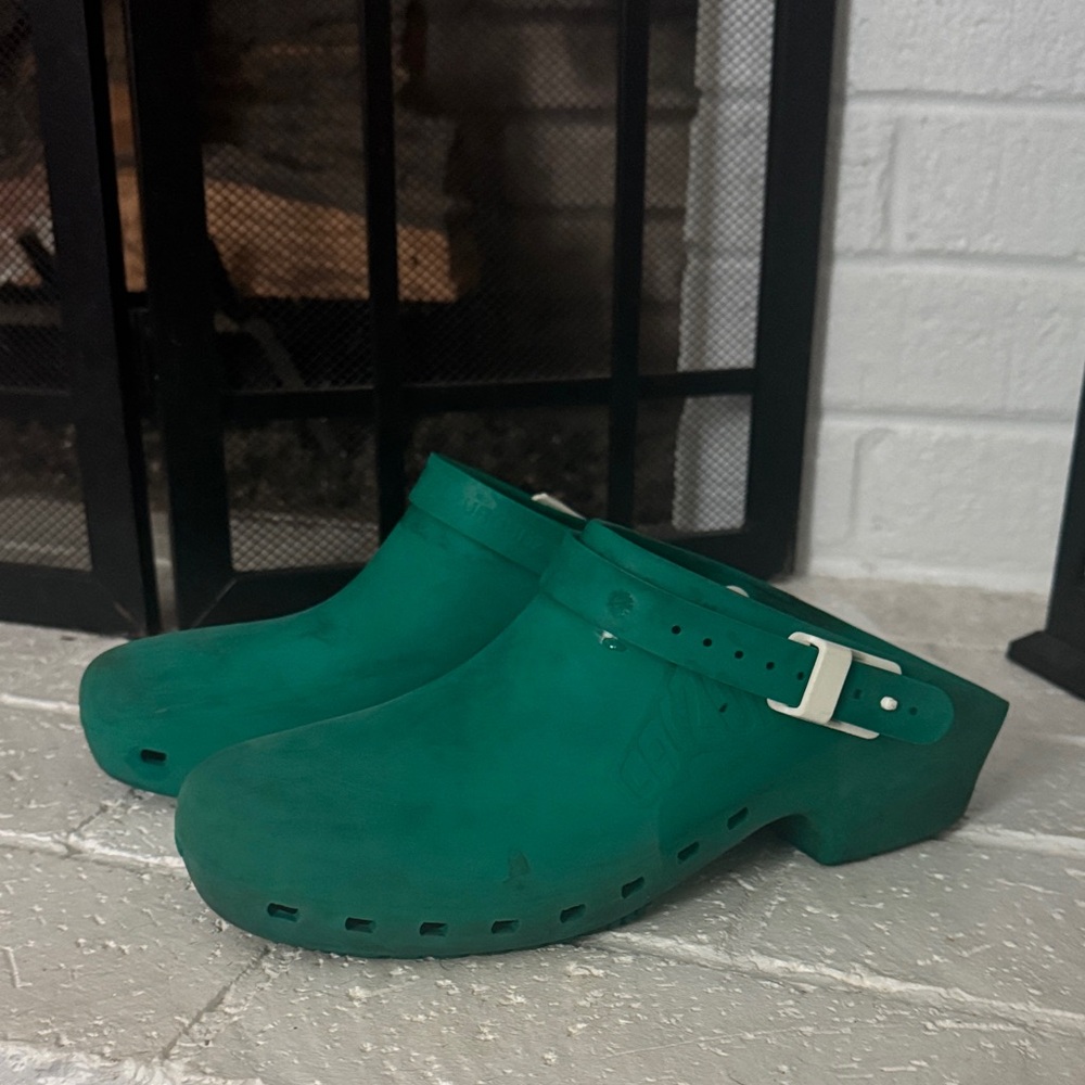 Green Women's calzuro Clogs